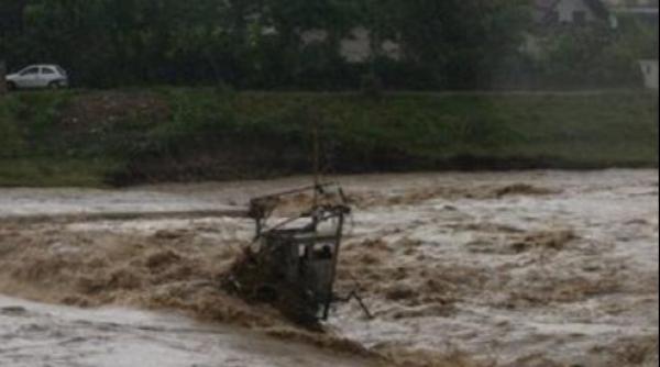 codul portocaliu de inundatii prelungit pana maine la ora 10 00 pe rauri din judetele covasna harghita si brasov