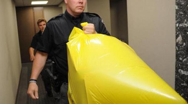 partidul conservator din canada a primit un colet cu un picior de om in descompunere