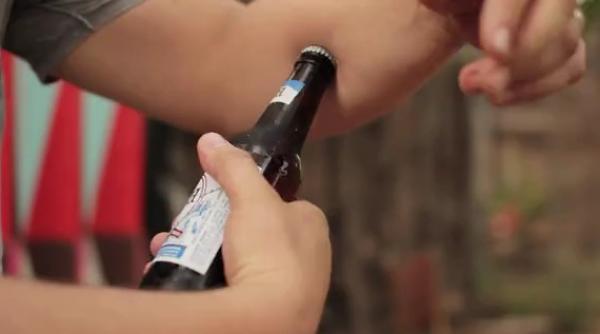 video 75 de moduri in care poti deschide o bere