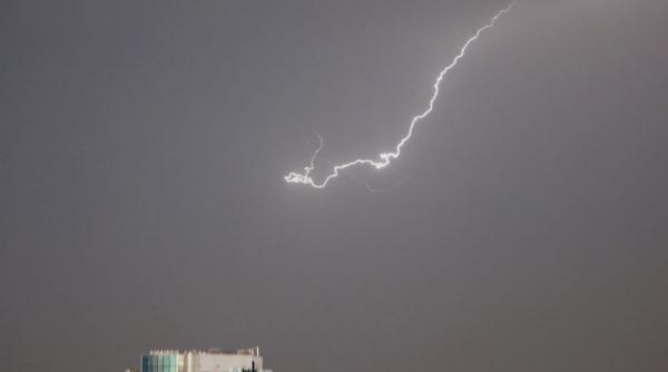 de ce dor articulatiile cand sta sa ploua