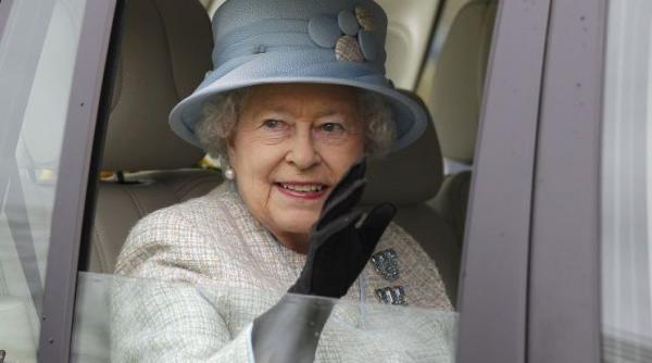 regina elizabeta a ii a 60 de ani in care coroana i a definit viata transformarea in imagini a monarhului britanic video