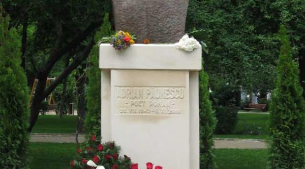 adrian paunescu statuie in gradina icoanei