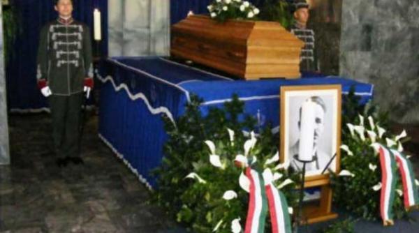 fantoma lui ceausescu bantuie prin romania ce scrie presa ungara despre vanatoarea de urne de la odorheiu secuiesc si relatiile tensionate romano ungare