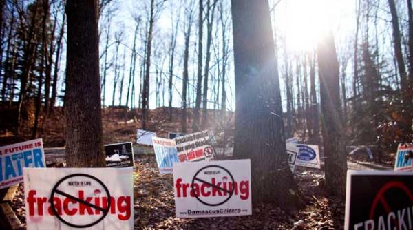 new york times despre poluarea adusa de extractia gazelor de sist batalia pentru apa care nu duhneste sau spumega