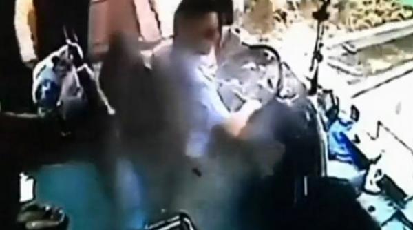 video un sofer de autobuz a devenit erou in china