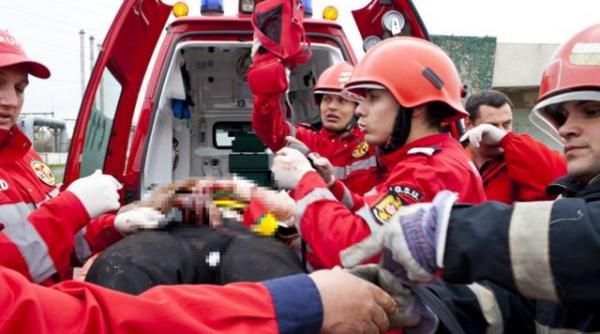 vrancea un mort si 16 raniti dupa ce un autocar cu turisti ucrainieni s a rasturnat la maicanesti