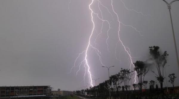 cod portocaliu de ploi torentiale vijelii si descarcari electrice vezi zonele vizate