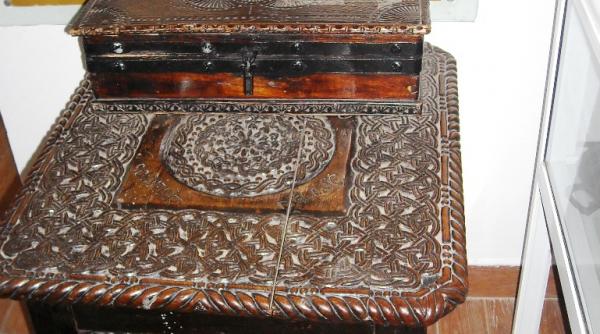 doua tinere au fost prinse furand din cutia milei in a doua zi de rusalii