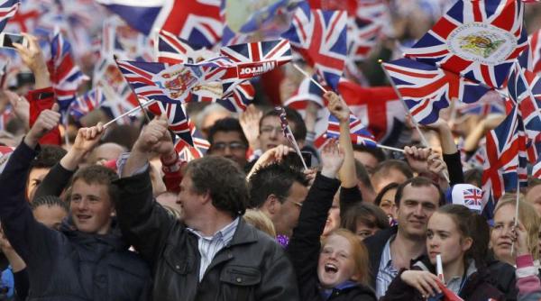 mii de britanici la jubileul de diamant al reginei elisabeta a ii a live video