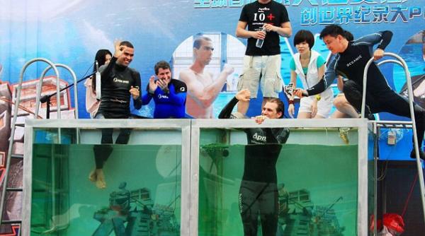 record extraordinar obtinut de un german si a tinut respiratia sub apa peste 22 de minute video