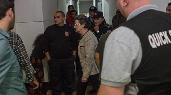 romani criss mama primarului din baia mare sterge urmele fiului sau care a mutat 2 000 de romi in fostul laborator chimic al cuprom