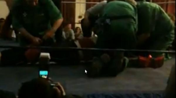 video lembit opik a luat o razna dupa ce s a despartit de gabriela de la cheeky girls s a apucat de wrestling si a sfarsit pe targa