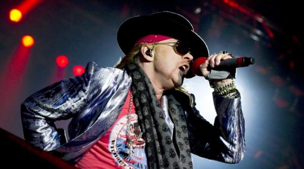 axl rose a fost jefuit la paris paguba 200 000 de dolari