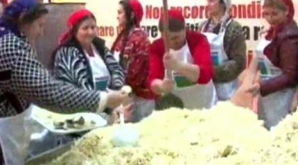 romii caldarari de la sibiu nu renunta vor sa intre in cartea recordurilor cu cea mai mare cratita si 5 tone de sah hai mas video