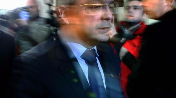 candidatul la primarie emil boc acuzat ca a fugit pe scara de incendiu de la confruntarea cu contracandidatul