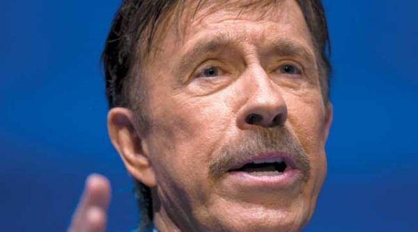 va vine sa credeti ca chuck norris are 72 de ani