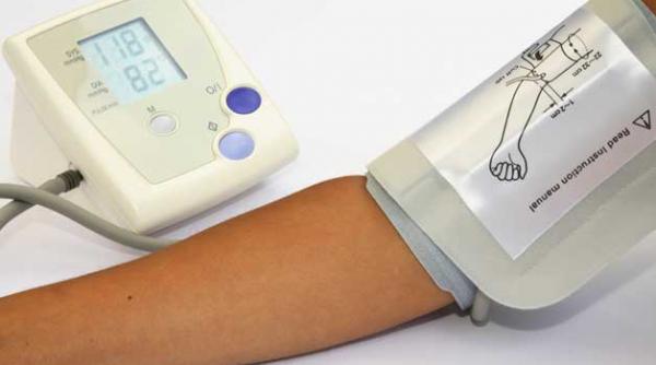zilnic tensiunea sub 140 90 mmhg