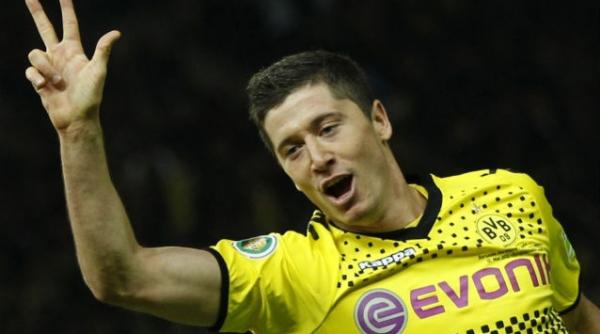 selectionerul poloniei da din casa a anuntat inaintea debutului la euro 2012 transferurile bomba ale vedetelor echipei nationale