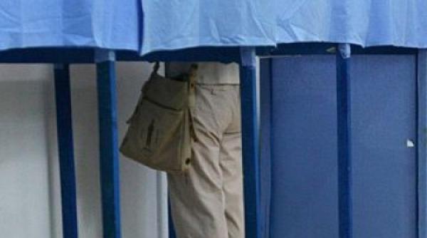 in judetul vrancea a fost inchisa o sectie de votare iar la navodari au fost depistate persoane cu mai multe buletine de vot