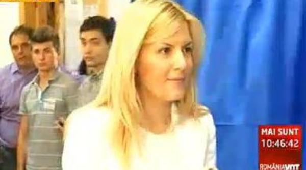 udrea a votat pentru o schimbare in mai bine sper ca oamenii vor mai mult decat panselute si animalute din iarba