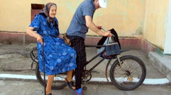 uite cum s a dus o batranica la vot foto