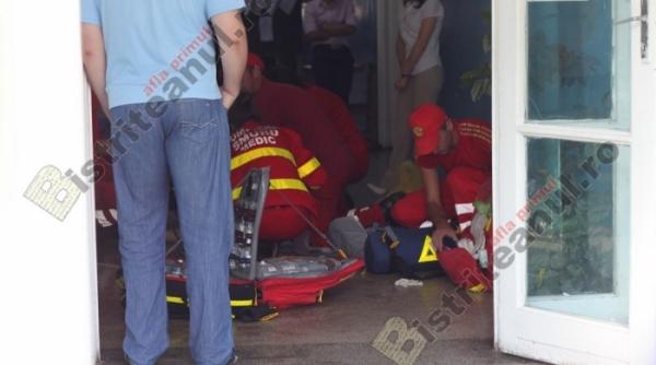 un batran din bistrita a facut infarct in sectia de votare medicii de la smurd au reusit sa l resusciteze