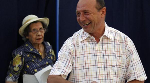 presa straina despre alegerile din romania reuters romanii s au saturat de austeritate