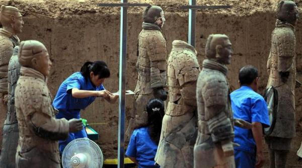 scosi la lumina dupa 2000 de ani arheologii au dezgropat 120 de soldati de teracota