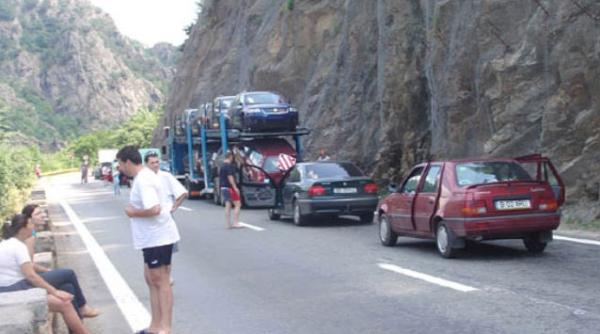 caderile de pietre au blocat total traficul pe valea oltului la brezoi