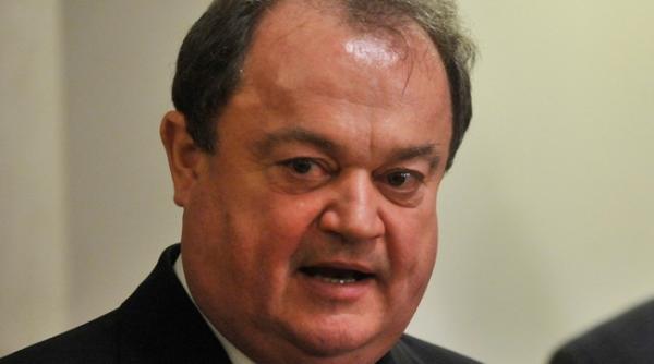 blaga isi sfatuieste si roaga colegii sa se exprime in interiorul partidului