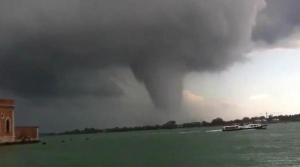 panica in venetia o tornada puternica a maturat mai multe insule video