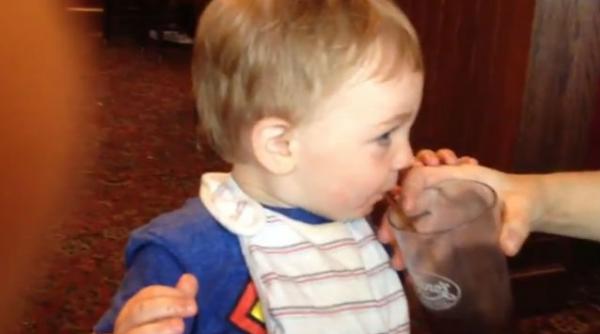 video peste 300 000 de persoane au ras de reactia unui baietel la bere de ghimbir