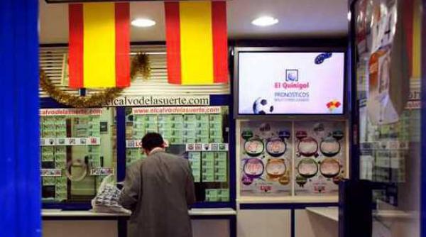 ratingul spaniei la acelasi nivel cu cel al romaniei moody s a retrogradat spania si cipru