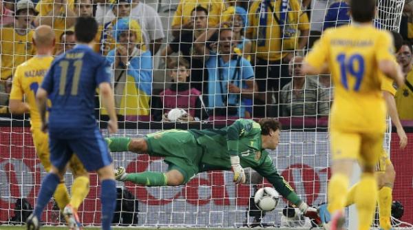 franta ucraina 2 1 si cocosii au adus co gazdele euro 2012 cu picioarele pe pamant