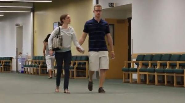 video farsa cu camera ascunsa cum ai reactiona daca un strain te ar lua de mana pe strada