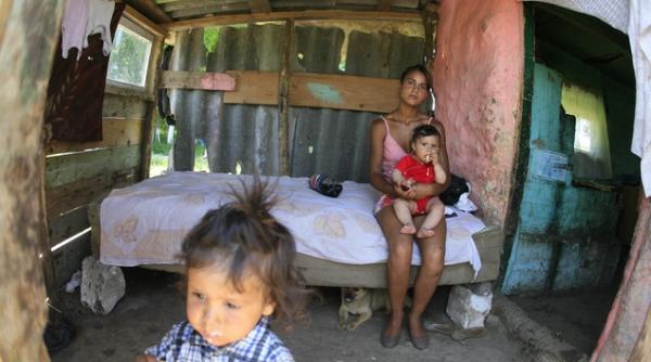 africa de langa bucuresti noua frati intr o coliba daca mama avorteaza azi maine noi n avem ce manca