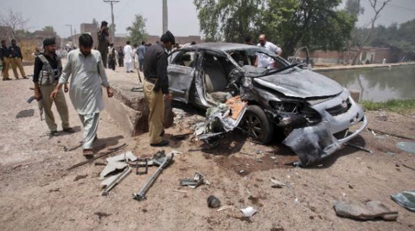 atentat intr o piata din pakistan 25 de morti intre care cel putin trei copii