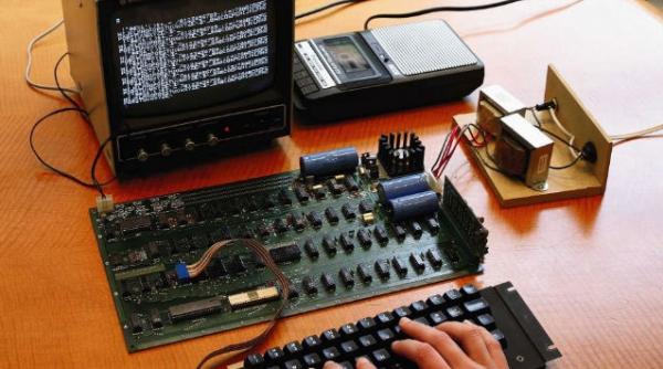 primul apple vechi de 36 de ani a fost vandut cu 374 000 de dolari