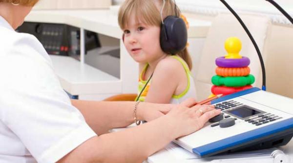 cine deschide usa surditatii