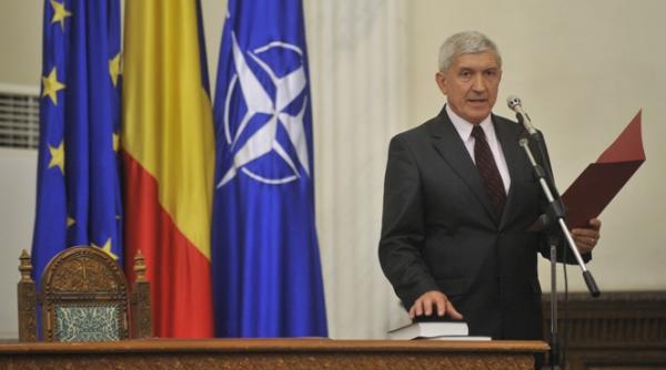 ministrul culturii declarat incompatibil de curtea suprema mircea diaconu trebuie sa demisioneze din guvern