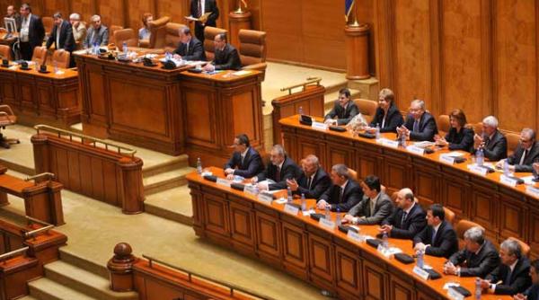 pleaca hotii si vin prostii