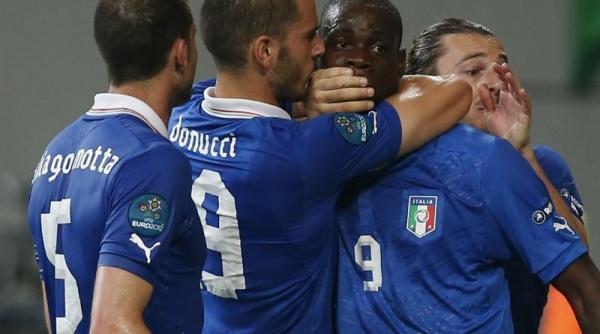 video geniu cu mana la gura balotelli a marcat un gol fabulos si s a dezlantuit