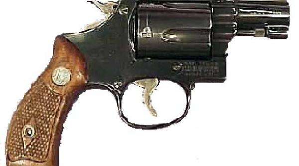 folosirea pistolului de catre nastase pentru tentativa de suicid in atentia procurorilor pentru nerespectarea regimului armelor