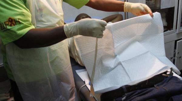 44 de parlamentari din zimbabwe s au circumcis pentru a da un exemplu cetatenilor vezi despre ce e vorba