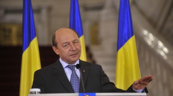 basescu accepta investirea lui puiu hasotti ca ministru al culturii