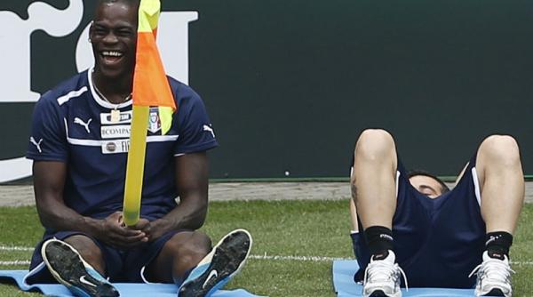 clovnul rasfatat balotelli naste o dilema va fi super sau stupid mario