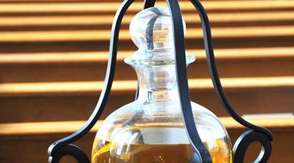 reteta uleiului sacru folosit la ungerea unui rege