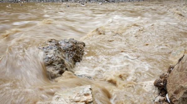 prahova tanar luat de o viitura in masivul bucegi