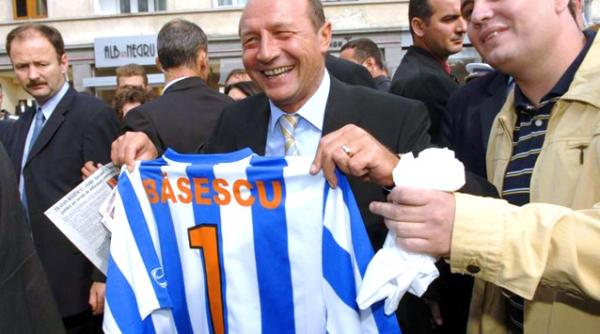 mesajul lui basescu pentru echipa universitatea craiova daca vreti pot sa joc eu mijlocas nu alt post