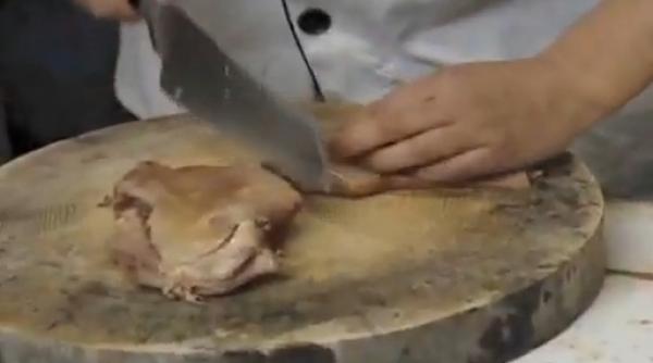 supa de pisica si friptura de caine in pericol traditia chineza pusa la zid de organizatiile pentru apararea drepturilor animalelor video